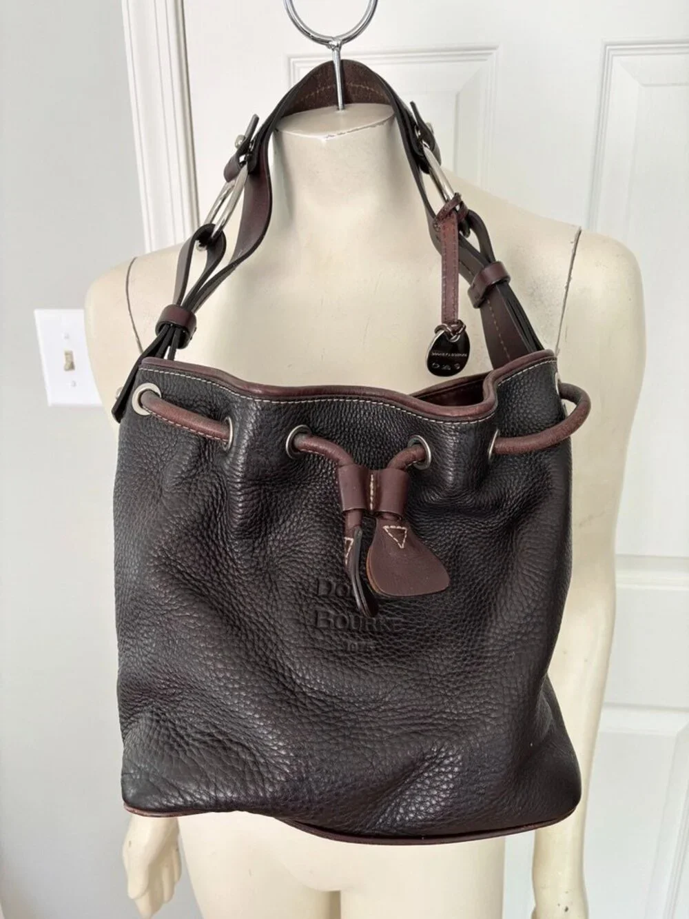 VTG DOONEY & BOURKE Drawstring Bucket Bag in Dark Brown Leather
